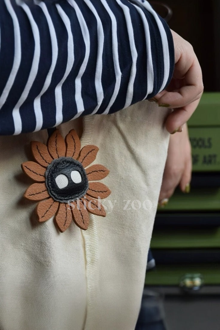 FLOWER CHARM