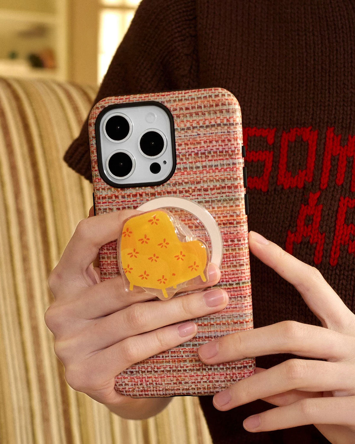 GELE STOEL TWEED TELEFOONHOESJE