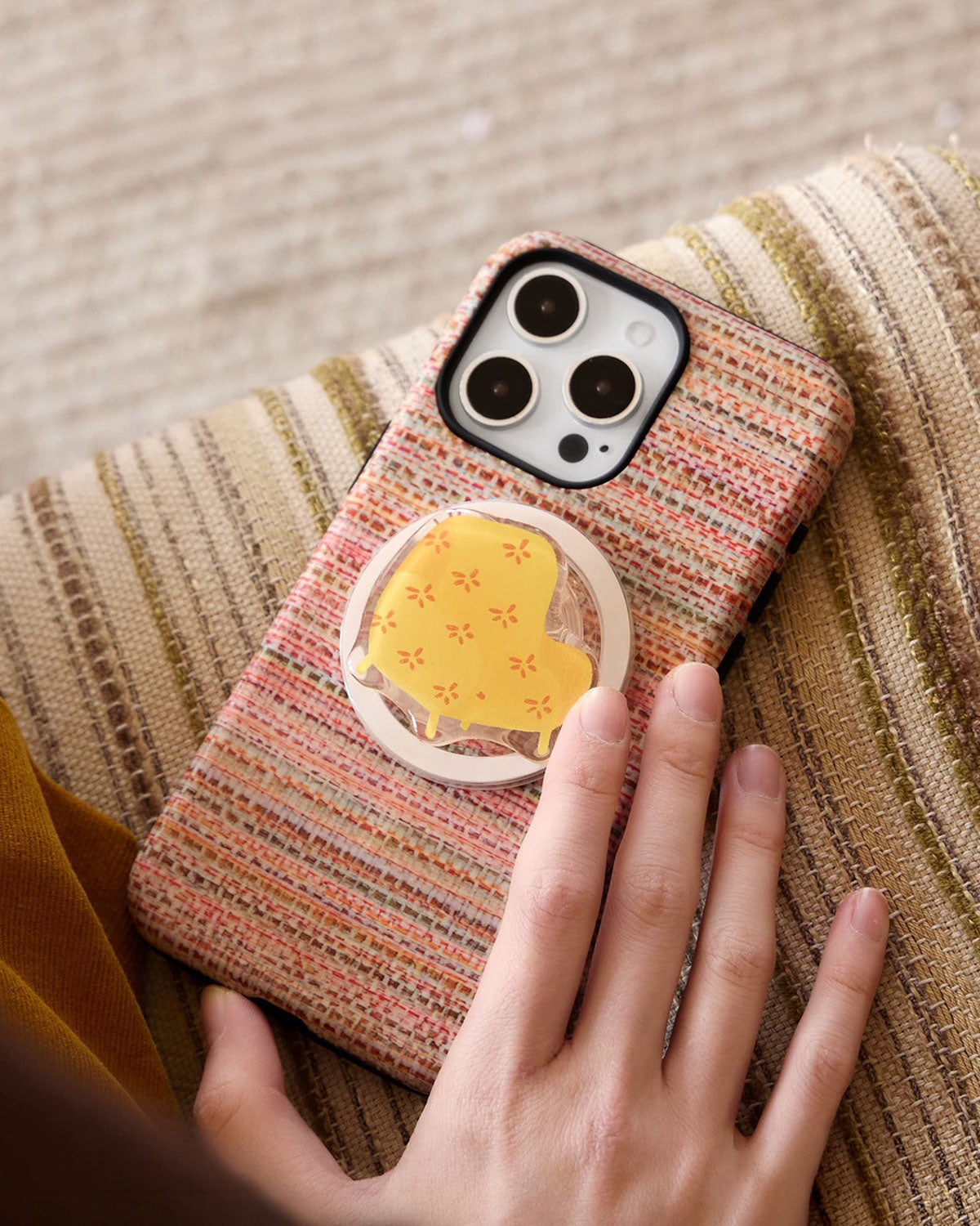 GELE STOEL TWEED TELEFOONHOESJE