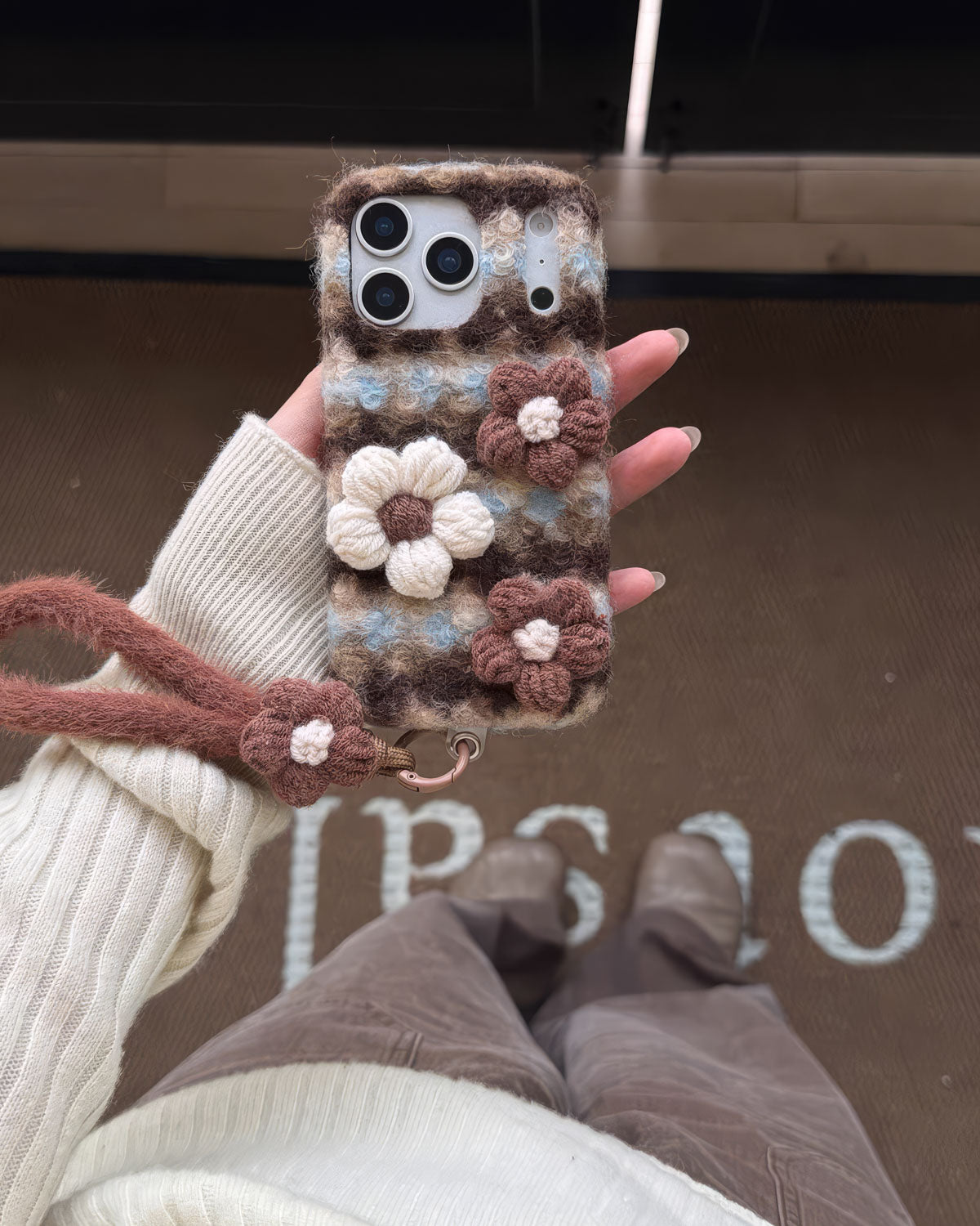 FLORAL WOOL STRAP PHONE CASE