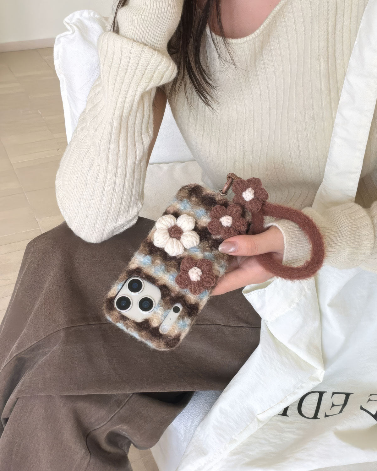 FLORAL WOOL STRAP PHONE CASE