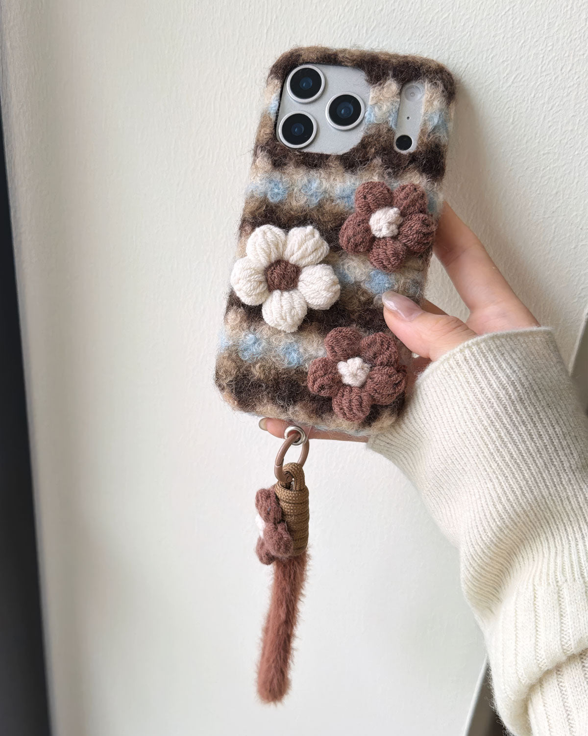FLORAL WOOL STRAP PHONE CASE