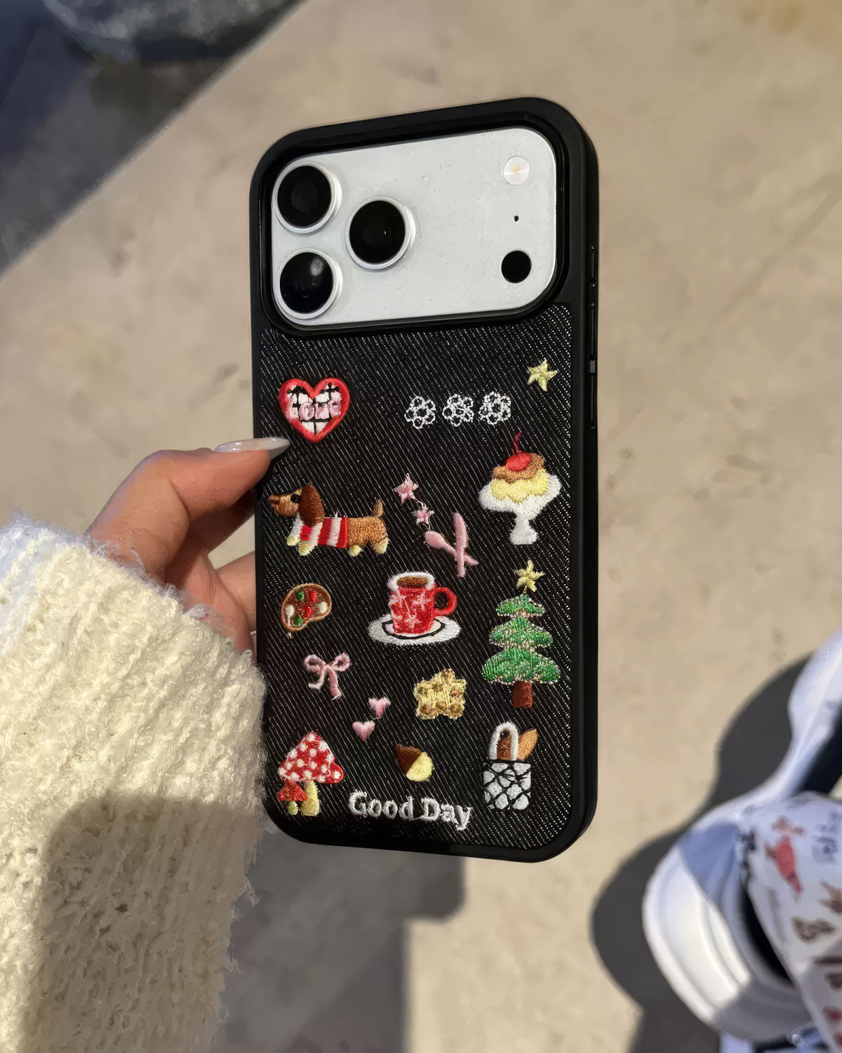 GOOD DAY ICON STRAP PHONE CASE