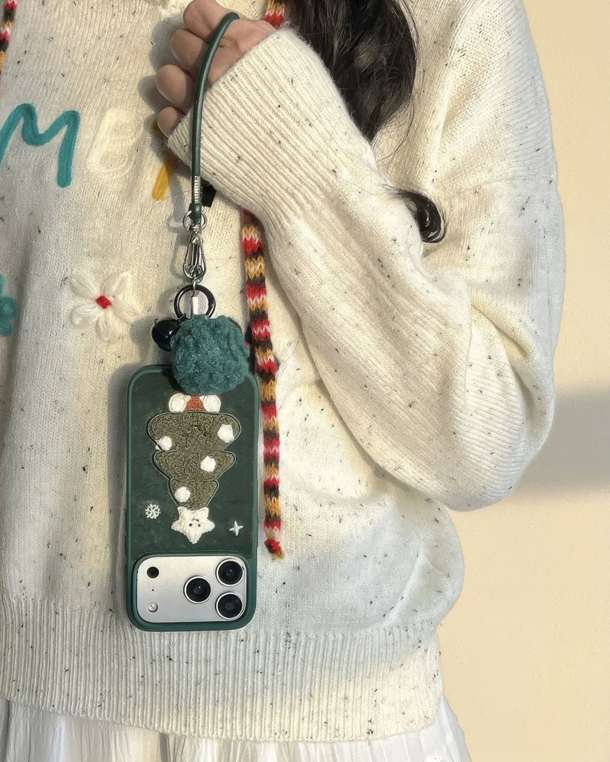 COZY TREE STRAP PHONE CASE
