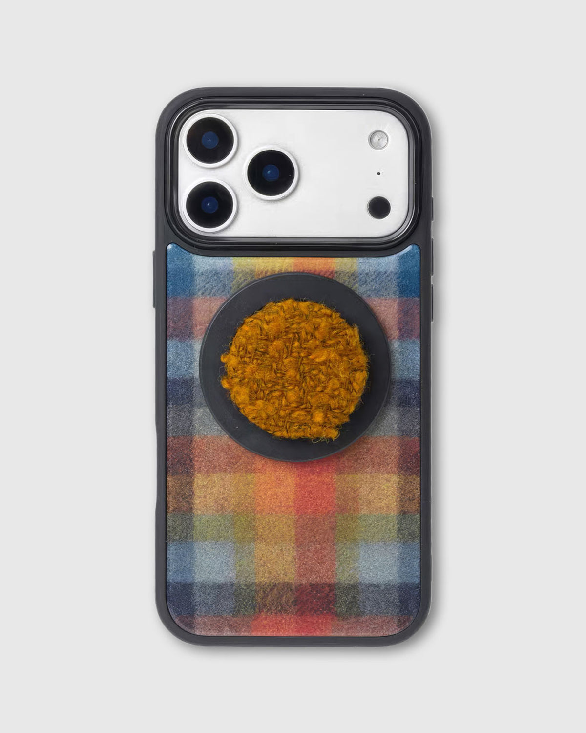 FUNDA PARA TELÉFONO DE LANA A CUADROS CON AGARRE