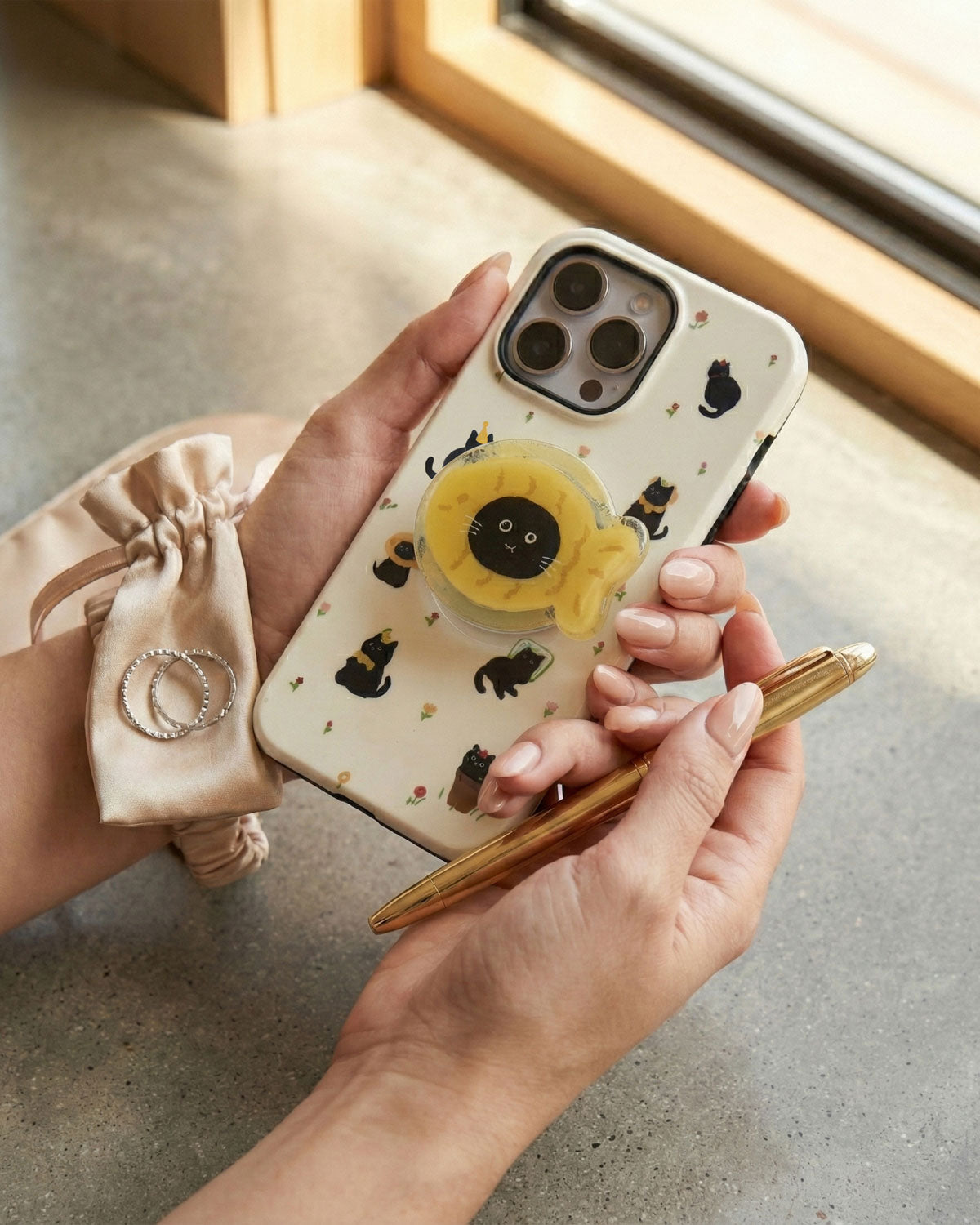 SUNNY CAT GRIP PHONE CASE