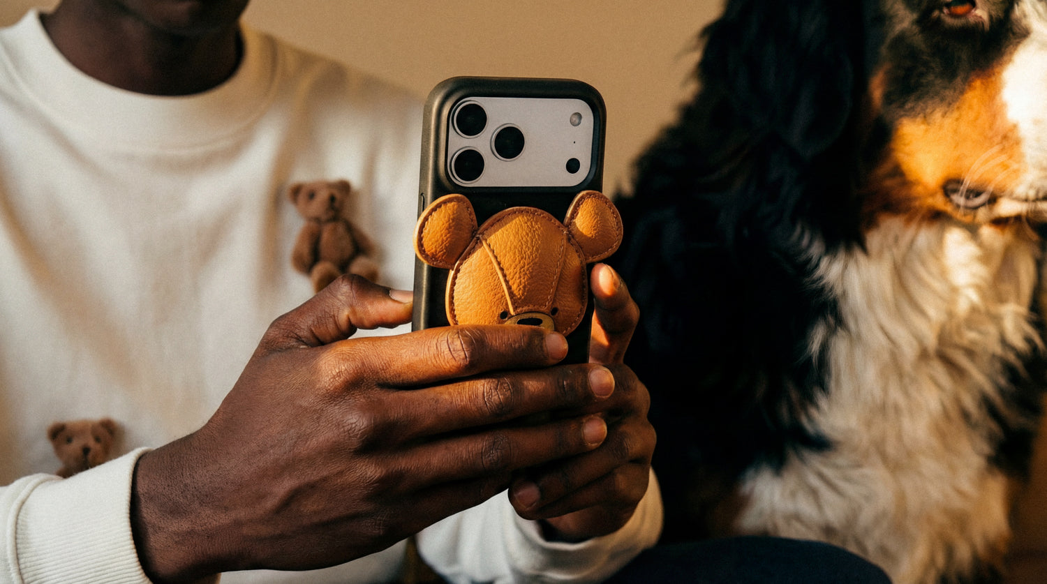 sticky zoo ブラウン iPhone用ケース Bear Leather Charm Phone Case – Handmade French Alran MagSafe